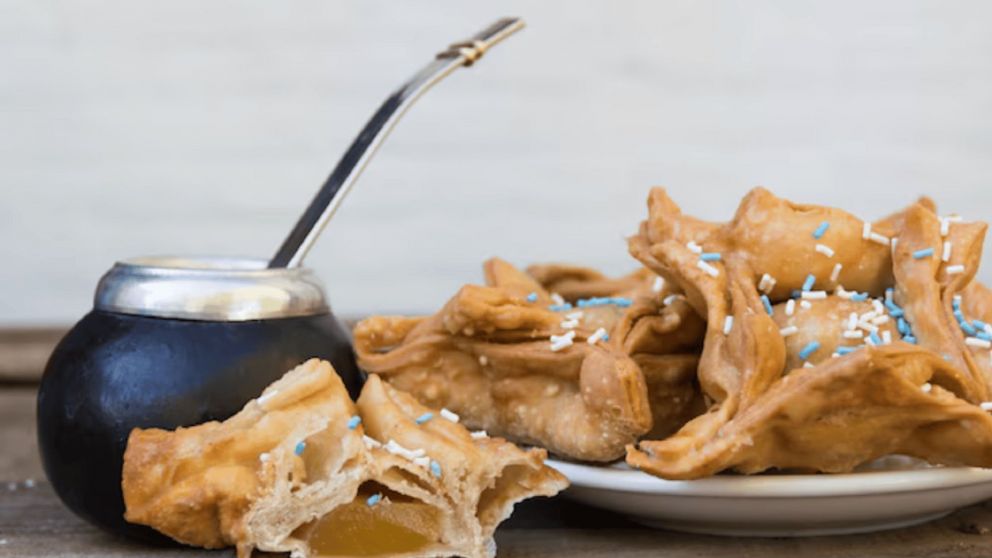 Pastelitos dorados y crujientes, un clásico irresistible de la cocina que enamora a cada visitante de este maravilloso pueblo.