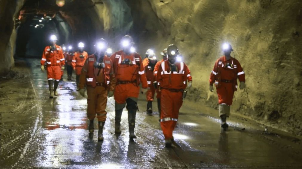 Encontraron otro trabajador sin vida y son seis las víctimas fatales por el derrumbe de una mina en Chile.