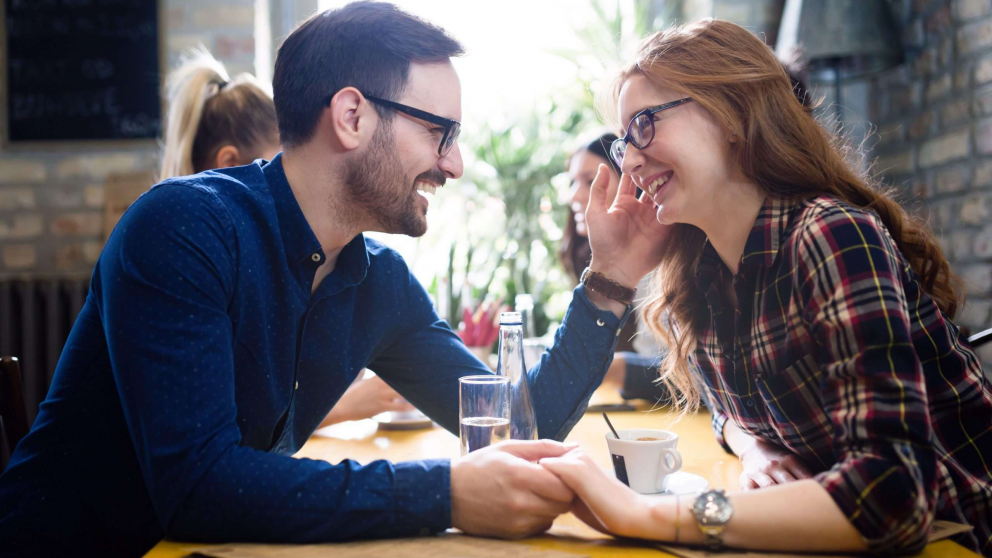 Romance en el aire: Los signos qué más coquetean y los más enamoradizos del zodíaco.