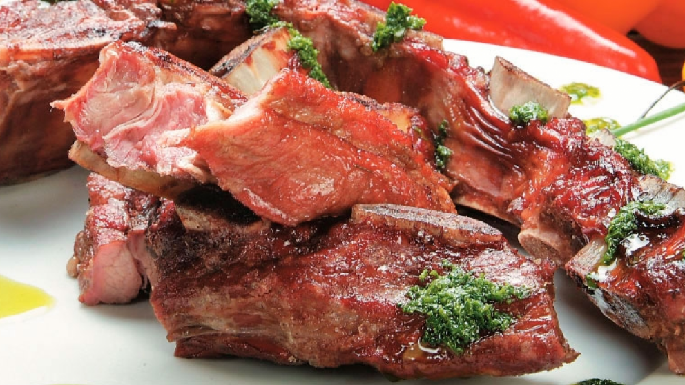 Ni plancheta ni parrilla: el método perfecto para que el asado de haga más rápido