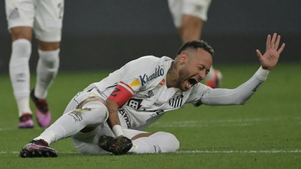 Neymar se lesionó, como es habitual, en la víspera del cumpleaños de su hermana y no podra jugar para el Santos. Una realidad que, casualmente, se reiteró en la última década.