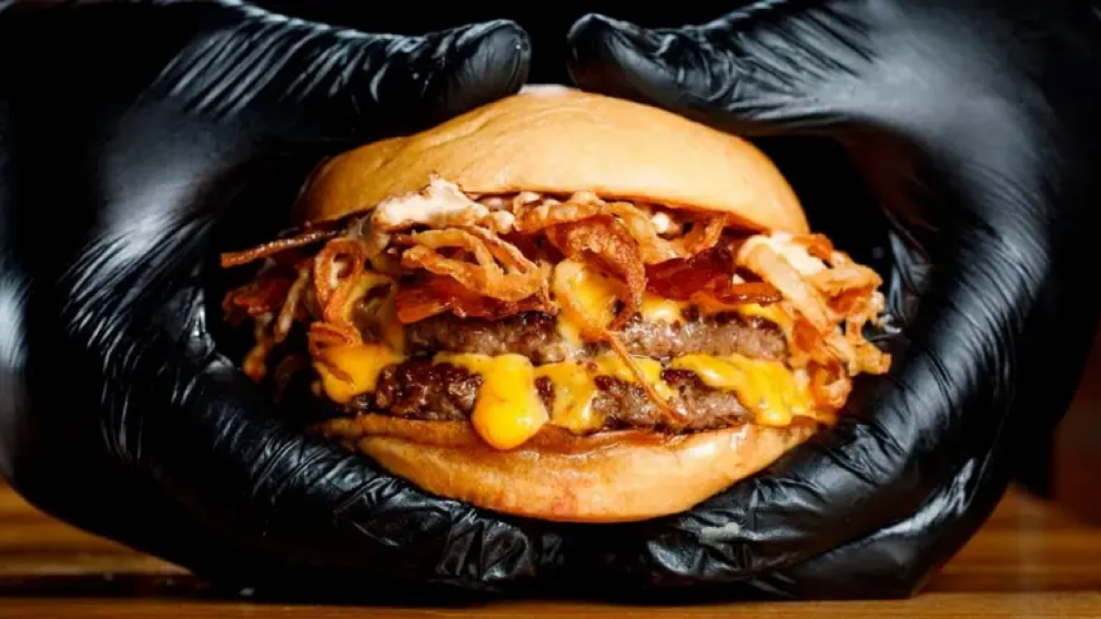 Combos, descuentos y promociones: así se vive el Día de la Hamburguesa en Quilmes