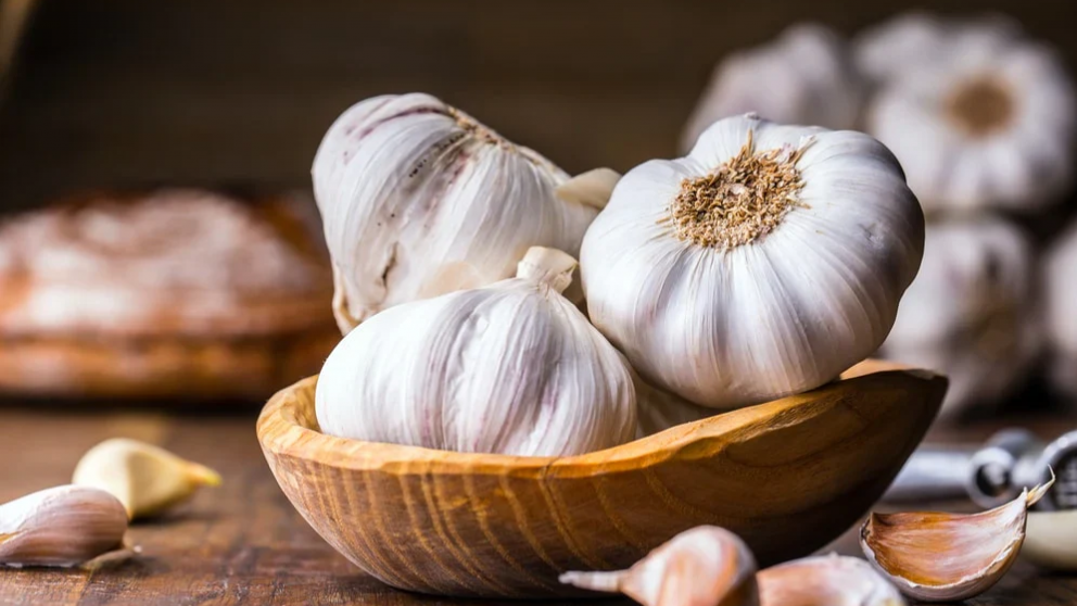 No es a la sartén: Esta es la mejor forma de cocinar el ajo para aprovechar sus propiedades