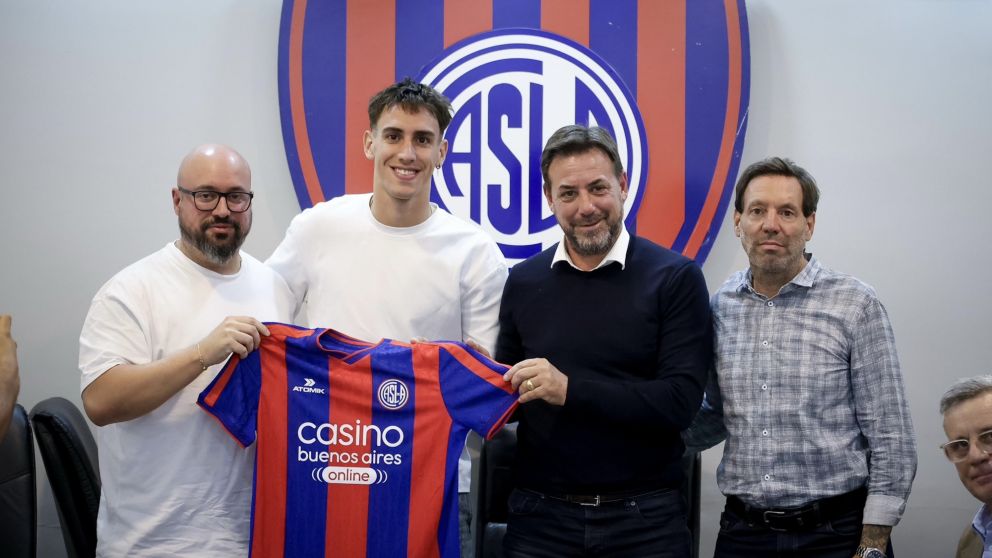 Rodrigo Auzmendi firmó en San Lorenzo y Lanús contrató a un delantero extranjero en el cierre del mercado de pases