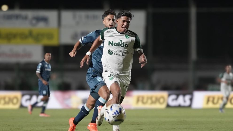Racing aguantó con uno menos y empató sin goles ante Sarmiento de Junín en un partido olvidable por el Torneo Apertura