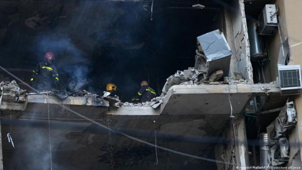 El edificio bombardeado por Israel en Beirut.
