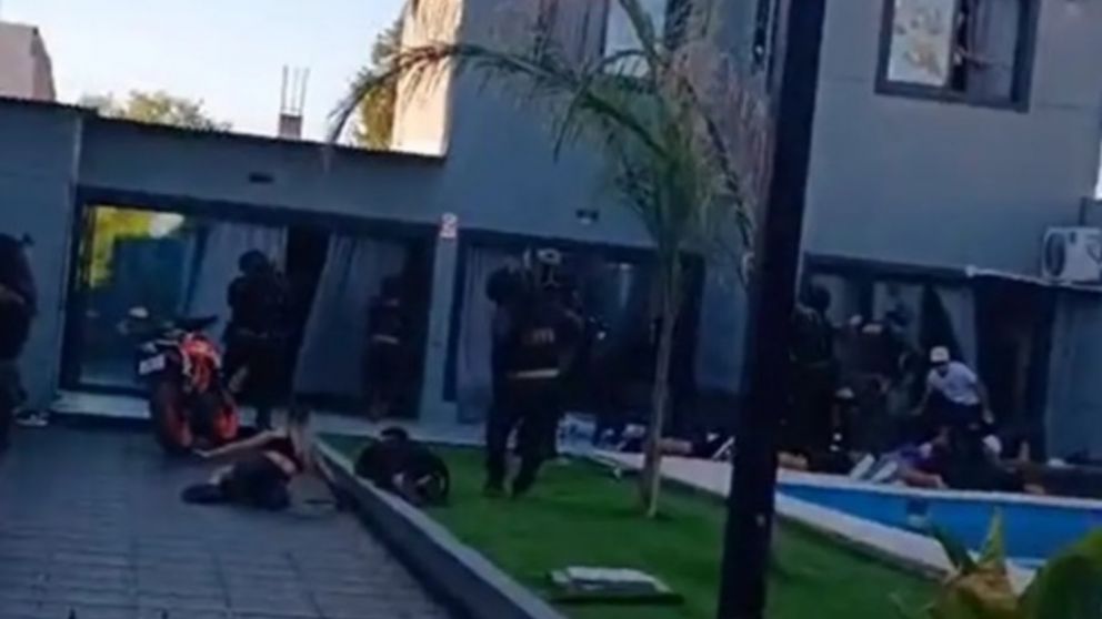En el operativo de la quinta hubo un muerto y dos detenidos (X).