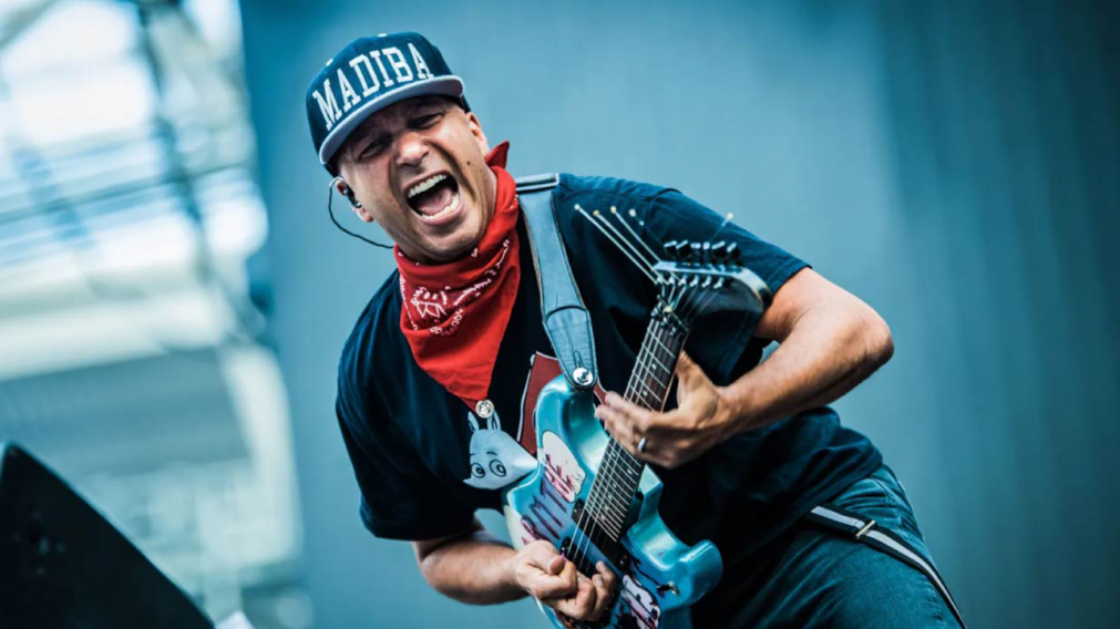 Tom Morello visitó a las Abuelas de Plaza de Mayo antes de su show en Buenos Aires