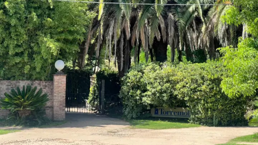 El hotel alojamiento donde un hombre fue hallado muerto.