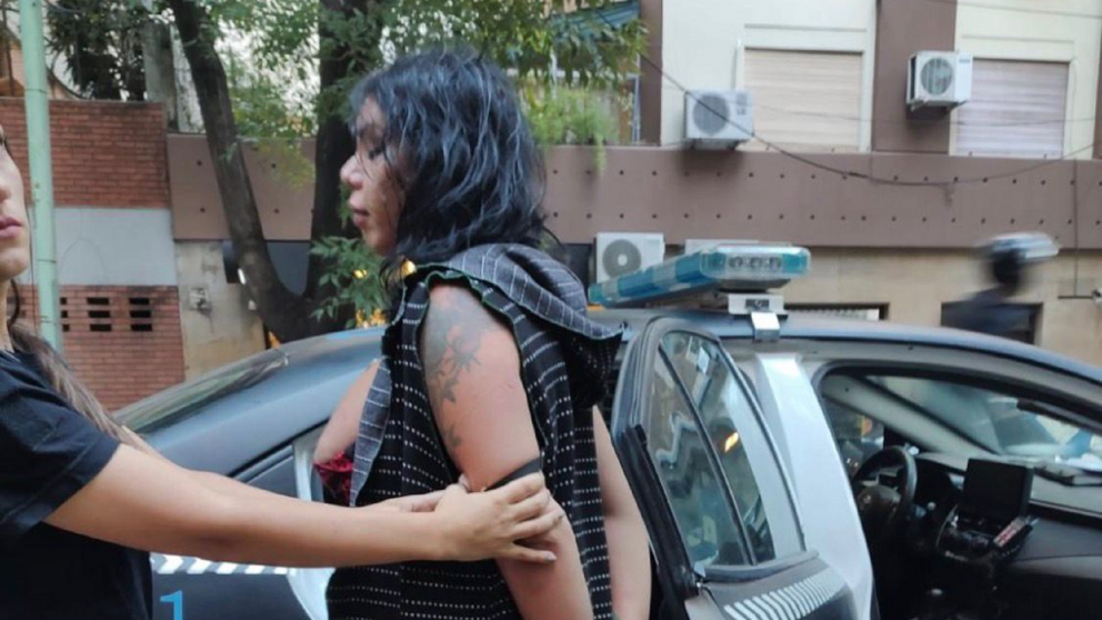 La mujer trans detenida.