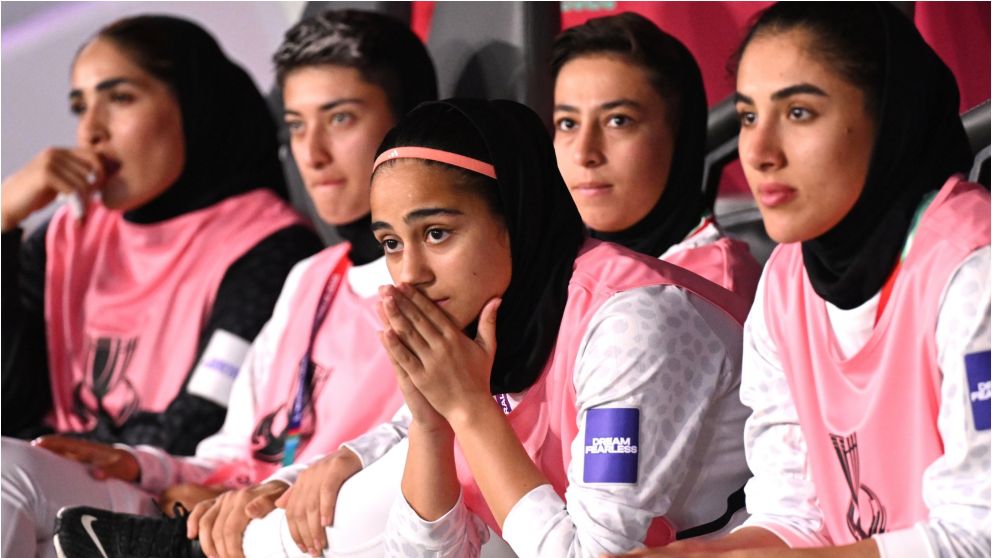 Algunas jugadoras quedaron expuestas tras no cantar el himno iraní durante el torneo continental.