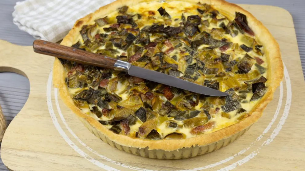 Receta de Flamiche, la tarta de puerros francesa que deleita con su cremosidad y explosión de sabores