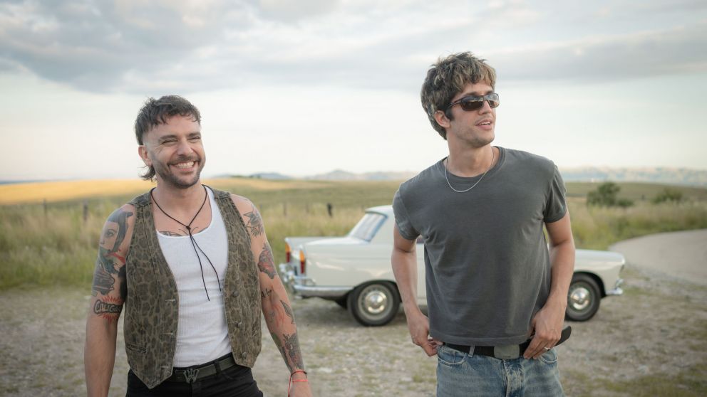 Los Caligaris y Silvestre y La Naranja se unen en "El reloj me miente", su nuevo single