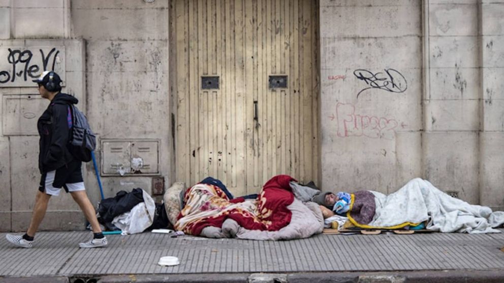 En febrero, una familia tipo necesitó casi $1.400.000 para no ser pobre.