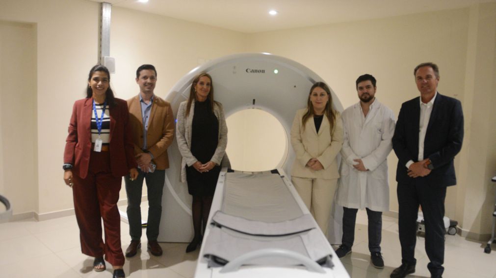 De iz. a der.: Florencia Soria, Lic. Jorge Ruiz, Dra. Andrea Falugi, Dra. Tiziana Magarelli, Dr. Ezequiel Villarroel, Ing. Héctor Martini.