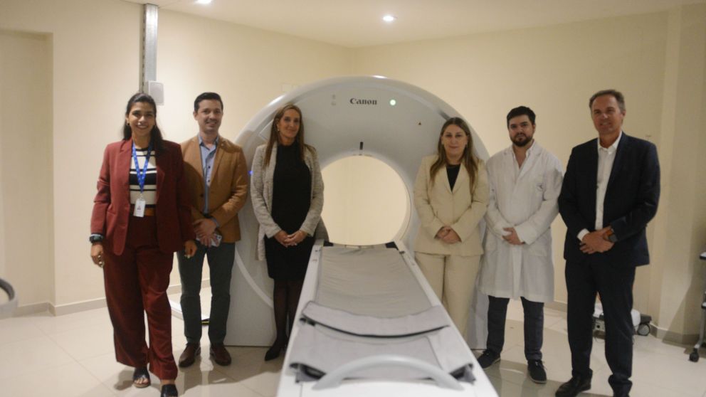 De iz. a der.: Florencia Soria, Lic. Jorge Ruiz, Dra. Andrea Falugi, Dra. Tiziana Magarelli, Dr. Ezequiel Villarroel, Ing. Héctor Martini.