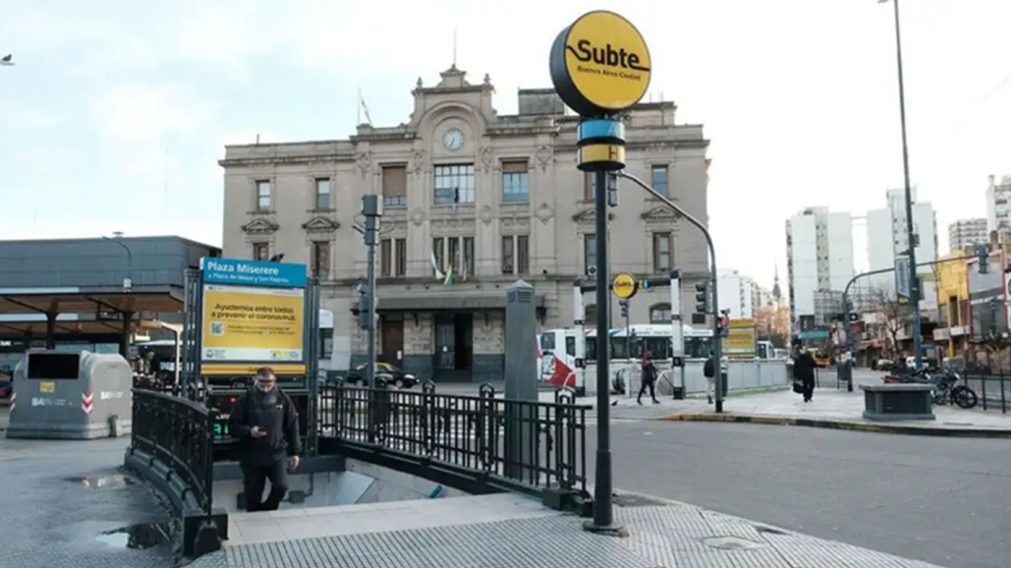 Atención, pasajeros de Zona Sur: fusionan dos líneas de colectivos que van a Once y desaparecen ramales
