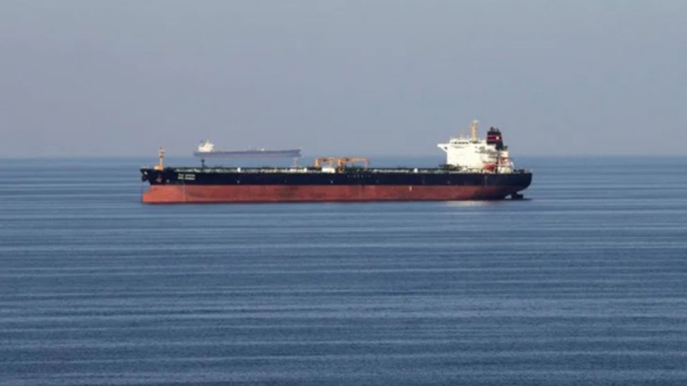 Barcos petroleros en el Estrecho de Ormuz.