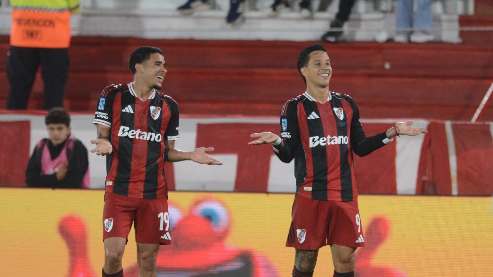 River sonríe en el debut del Chacho Coudet como DT. En el Ducó fue más que Huracán y festejó tras la salida de Marcelo Gallardo.