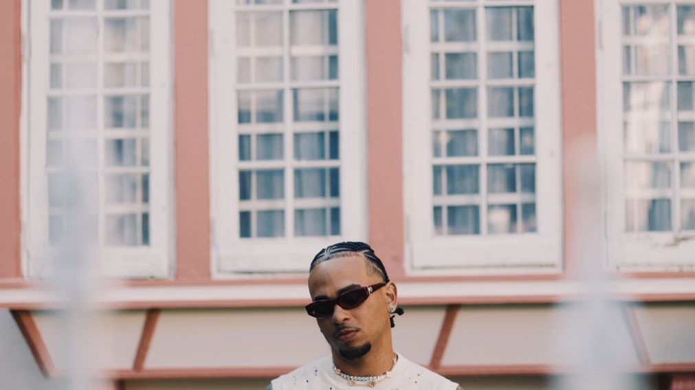 Ozuna vuelve a sus raíces con "Una Aventura" y sorprende a los fans