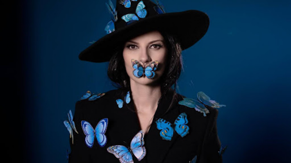 Laura Pausini reinterpreta un clásico de Fito Páez y emociona con "Mariposa Tecknicolor"