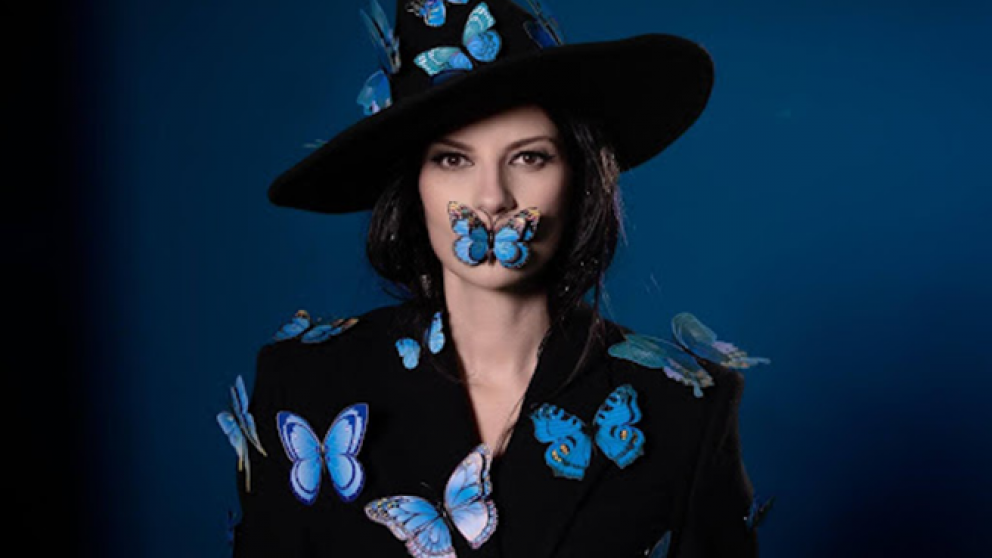 Laura Pausini reinterpreta un clásico de Fito Páez y emociona con "Mariposa Tecknicolor"