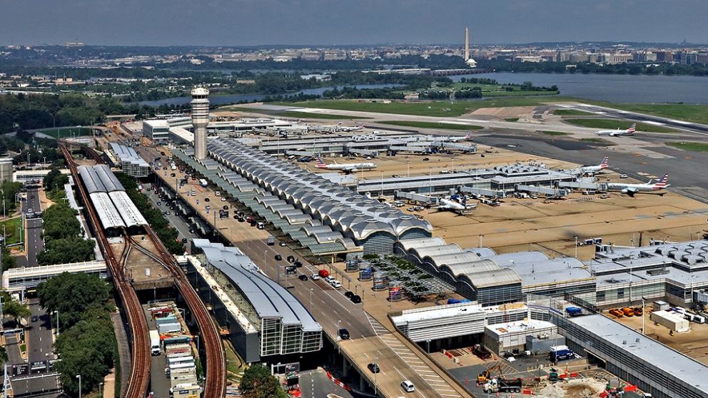 Suspenden el tráfico aéreo en los aeropuertos del área de Washington