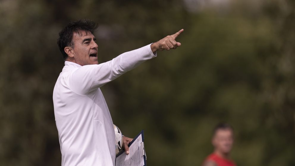 Gustavo Quinteros tomó una importante decisión en Independiente para visitar a Instituto de Córdoba
