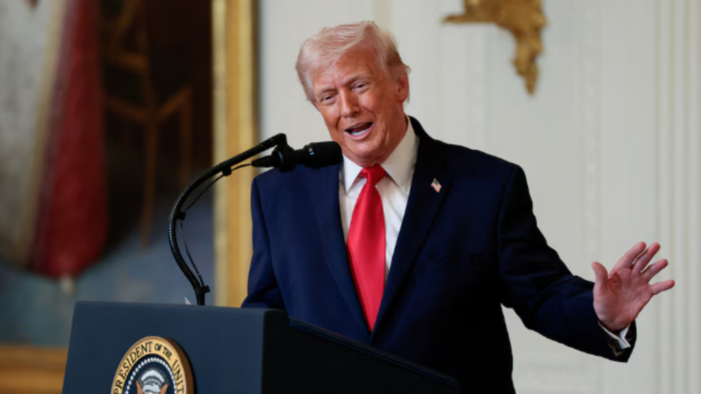Donald Trump busca la forma de liberar la nevagación de petroleros en el estrecho de Ormuz.