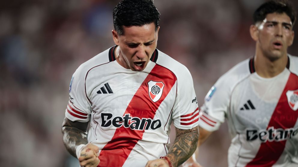 Dirussi lo grita con el alma tras convertir de taco. Fue el primero de River ante Sarmiento.