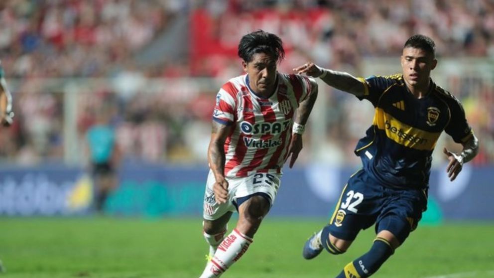 En el estadio 15 de Abril, Unión y Boca juegan un entretenido encuentro.