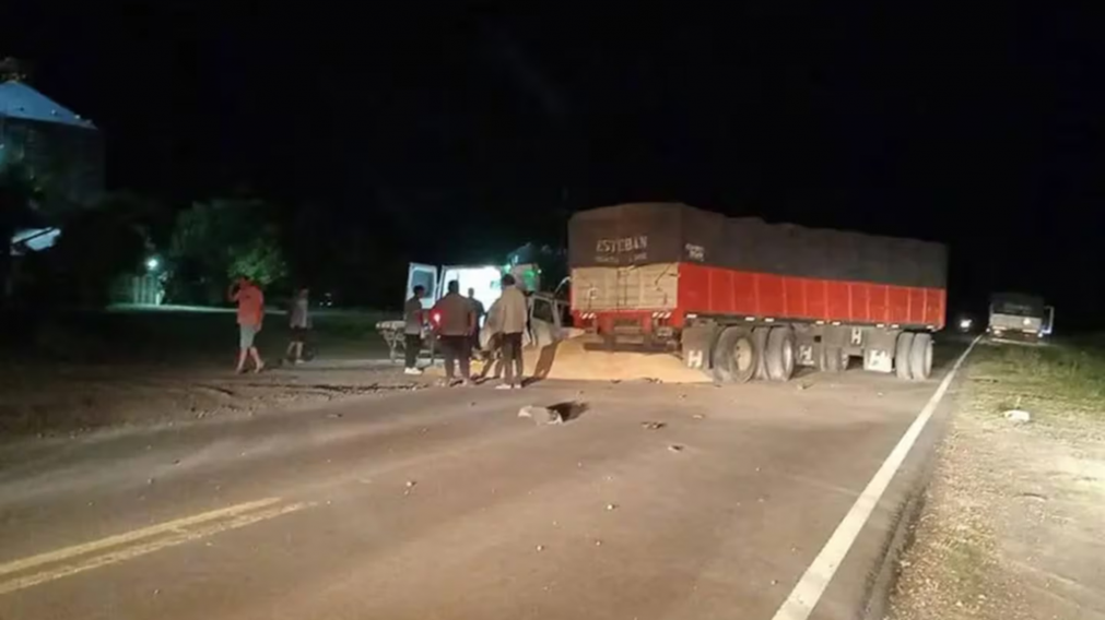Cuatro personas murieron en un impacto entre un cami�n y una camioneta