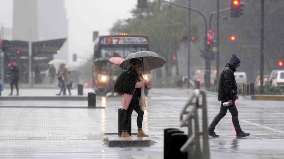 M�s de 25 localidades bajo alerta meteorol�gica naranja por tormentas: �se viene un finde largo pasado por agua?