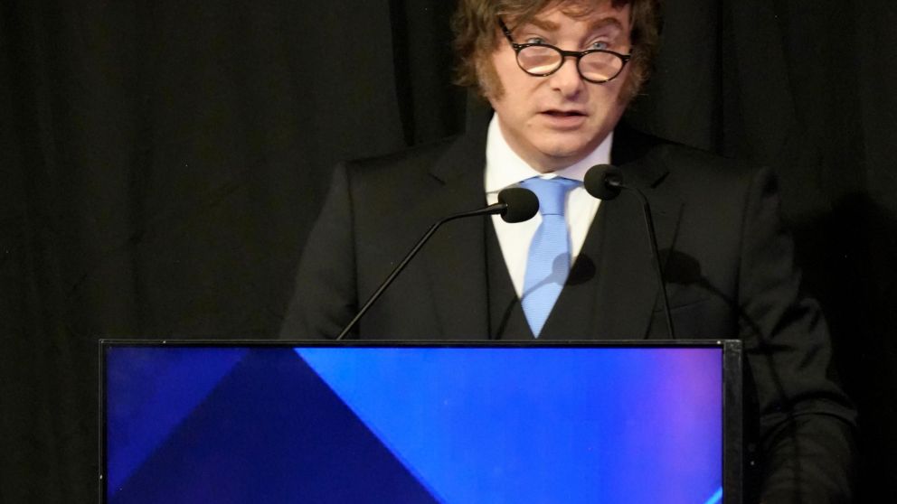 Javier Milei disertó en la Bolsa de Comercio de Córdoba: "Hay que mirar a la Argentina como si fuera un modelo de negocios".