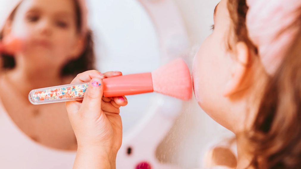 Cinco productos de maquillaje infantil fueron prohibidos por ANMAT.