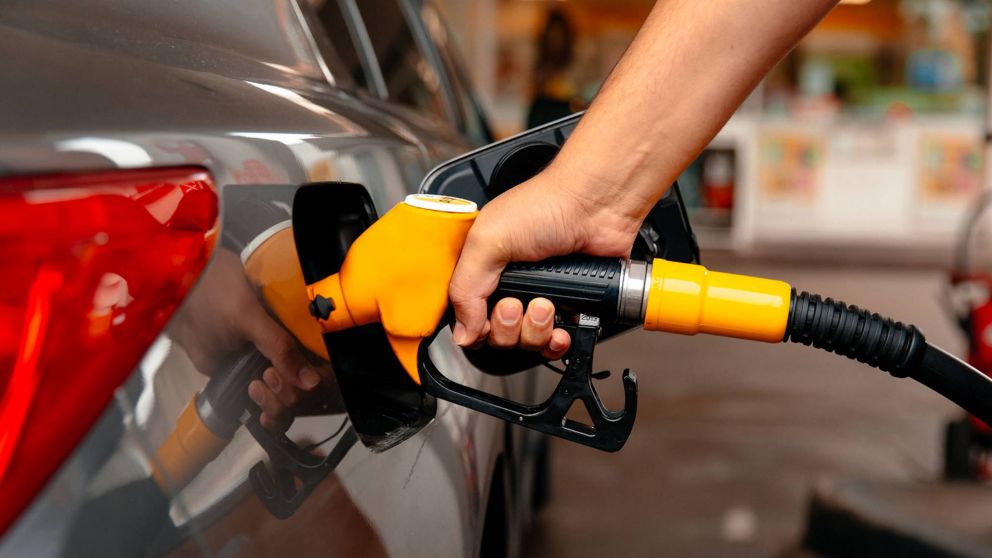 Nueva suba de combustibles: la nafta escal� un 4% y el litro de s�per ya se vende por encima de los $1.800.