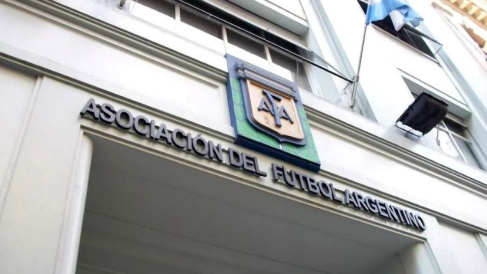 El Gobierno de Javier Milei design� veedores en la AFA.
