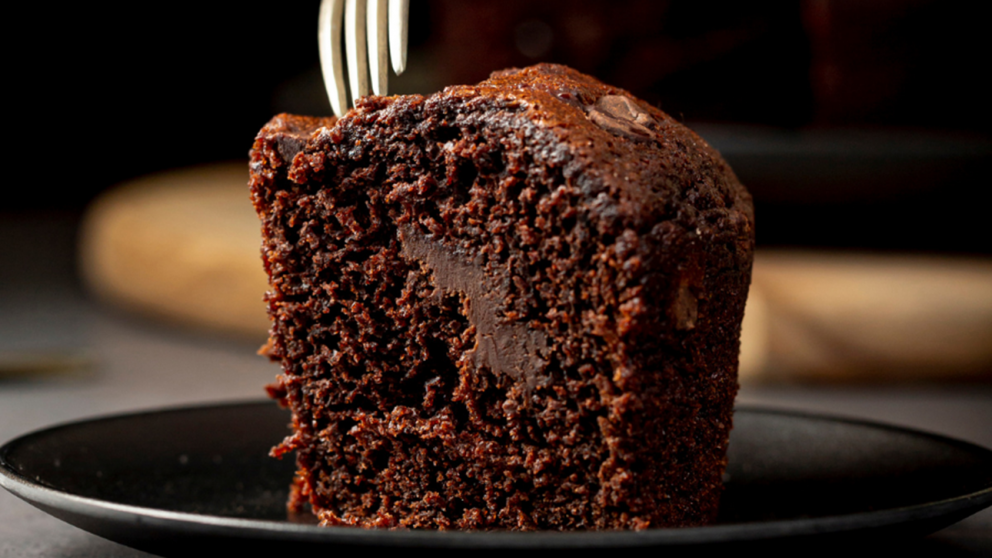 Receta de budín de chocolate casero con pocos ingredientes.