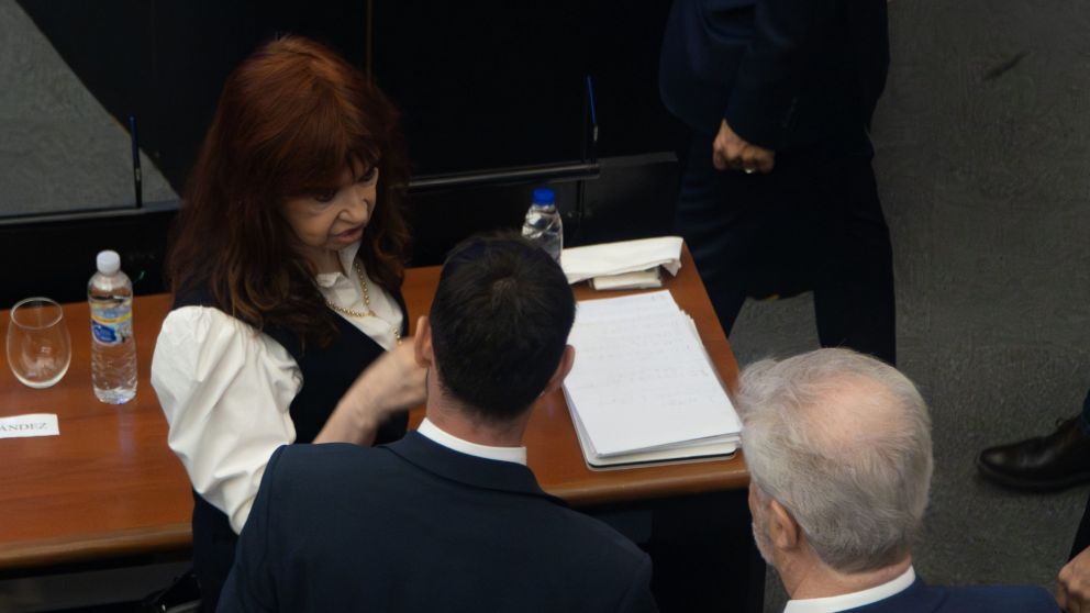 Cristina Kirchner, antes de iniciar su declaración en Comodoro Py (NA).