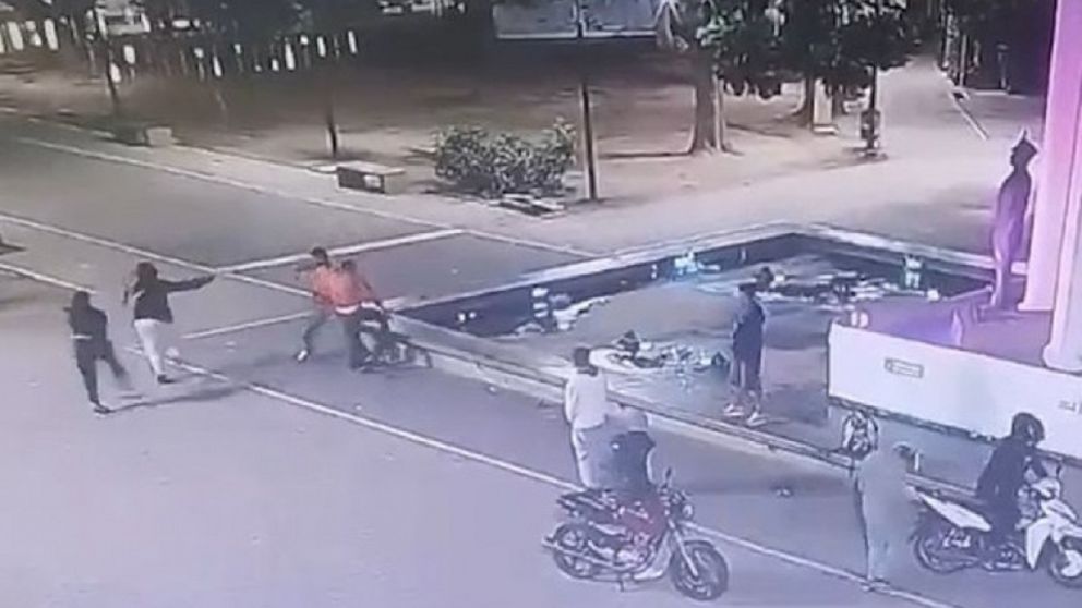 Impactante: difundieron las im�genes del asesinato de un joven de 18 a�os