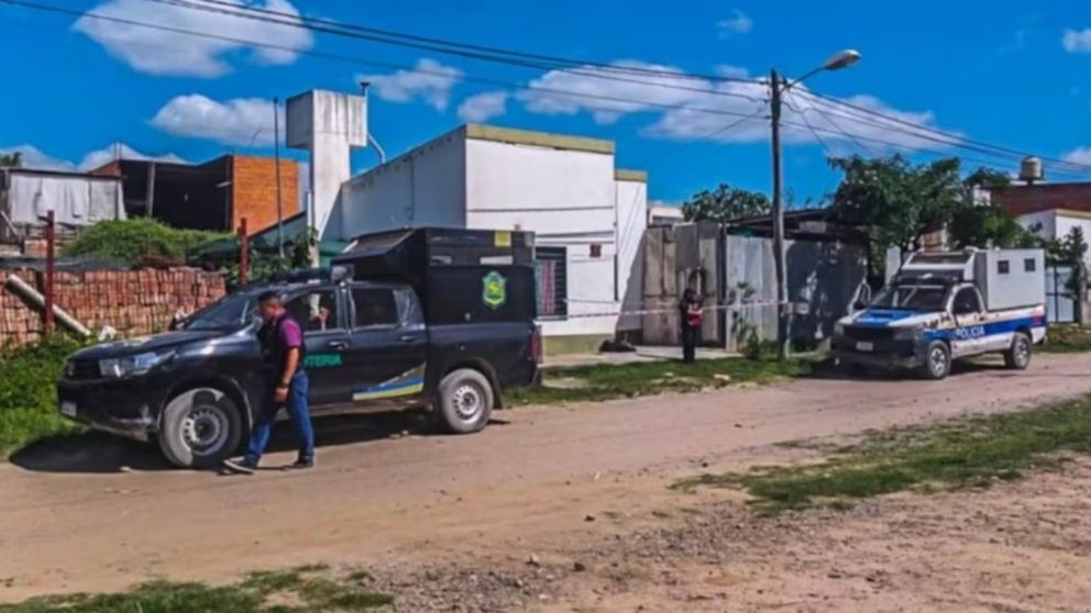 El hallazgo fue realizado por los hijos de la víctima, que llegaron a su casa tras salir de la escuela y se toparon con la trágica escena.