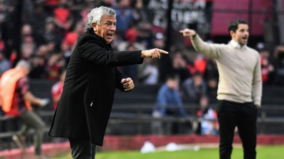 Como prioridad, la dirigencia analiza a dos nombres identificados con el club.