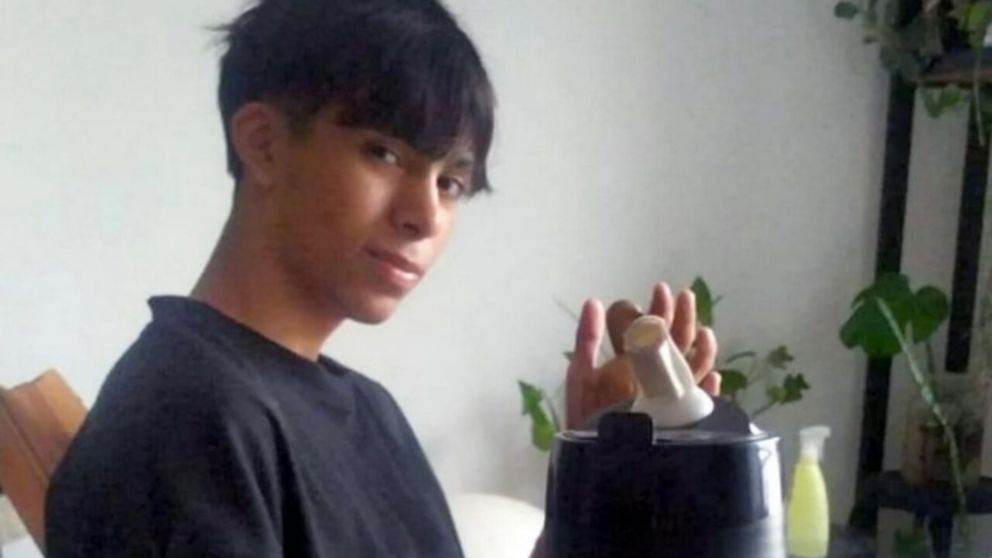 La mujer es considerada partícipe secundaria del crimen del joven.