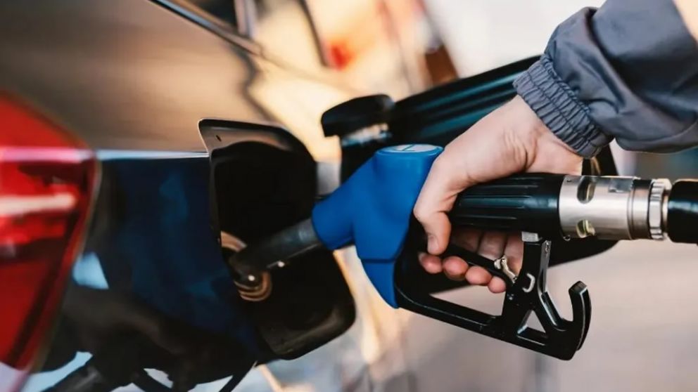El combustible y el seguro del auto familiar, entre los servicios que más aumentaron.