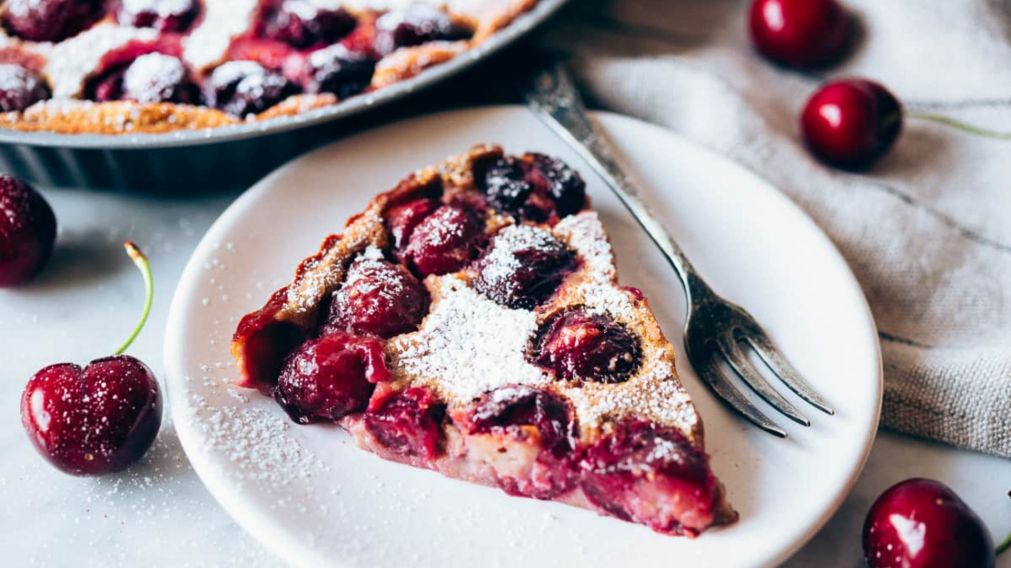 C�mo hacer el "clafoutis" perfecto: la receta de la tarta francesa para lucirse con pocos ingredientes