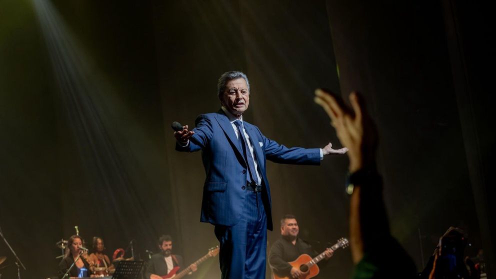 Palito Ortega anuncia show en el Teatro �pera y presenta su gira "Por Siempre"