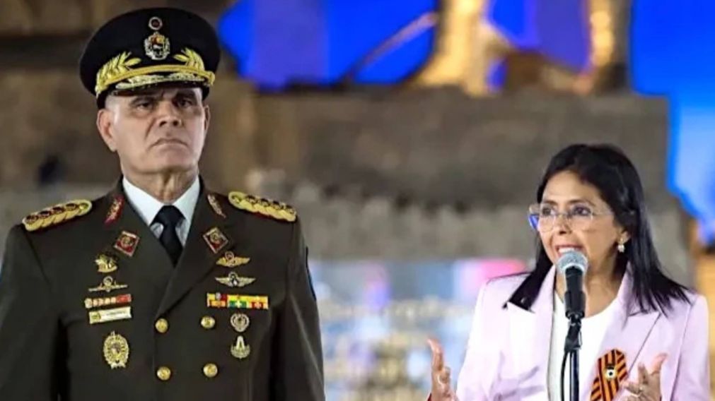 Delcy Rodríguez desplazó a Vladimir Padrino López del Ministerio de Defensa.