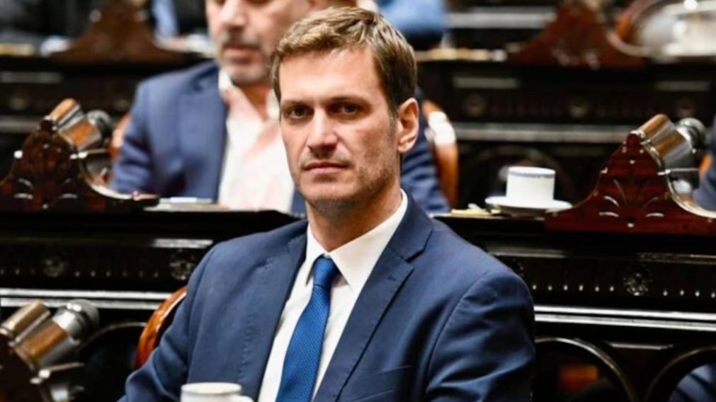 Pánico en el Congreso: un diputado pidió un rifle por delivery y activó fuerte protocolo de seguridad.