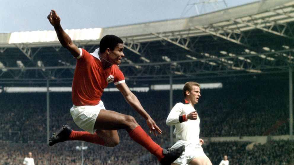 Eusebio, protagonista del suple "Grandes Goleadores de los Mundiales"