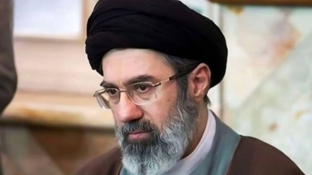 Mojtaba Jamenei apareció con un mensaje amenazando a Israel por la muerte de del jefe de Seguridad Nacional.